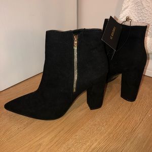 Brand new pointed black booties